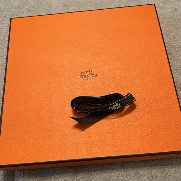 Hermes Lumieres de Paris Silk Scarf, NIB - Picture 11 of 12